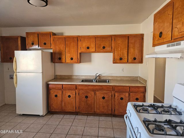 517 DE SOTO Avenue, El Paso, TX 79912