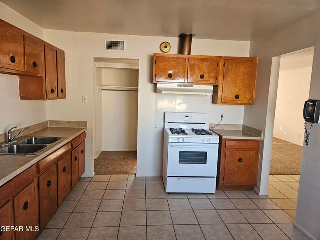 517 DE SOTO Avenue, El Paso, TX 79912