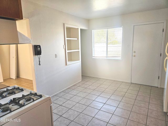 517 DE SOTO Avenue, El Paso, TX 79912