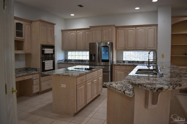 5542 Oakmont Dr, Pace, FL 32571