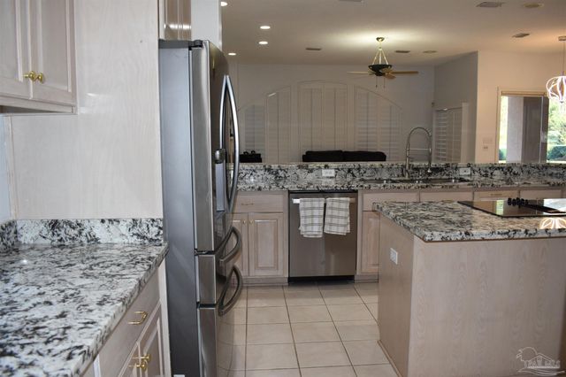 5542 Oakmont Dr, Pace, FL 32571