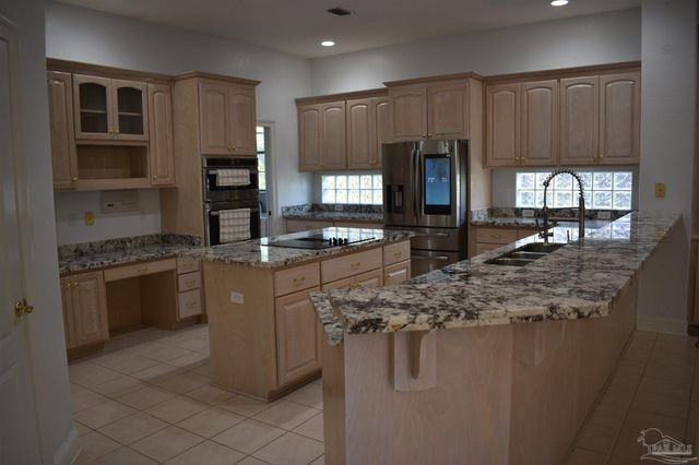 5542 Oakmont Dr, Pace, FL 32571