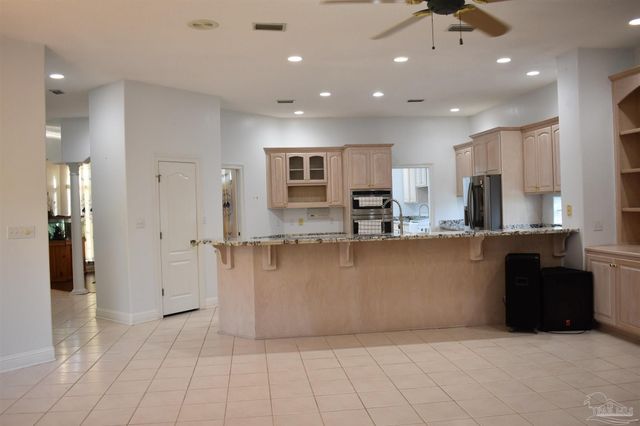 5542 Oakmont Dr, Pace, FL 32571