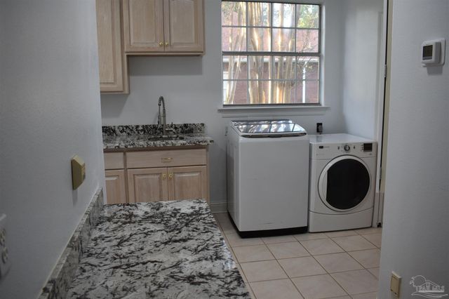 5542 Oakmont Dr, Pace, FL 32571