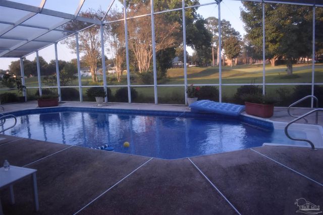 5542 Oakmont Dr, Pace, FL 32571