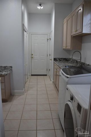 5542 Oakmont Dr, Pace, FL 32571