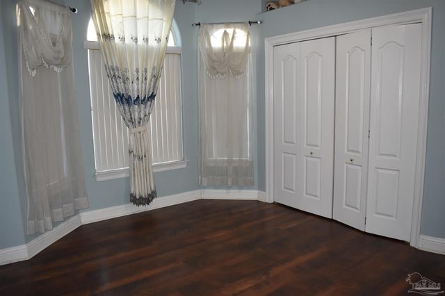 5542 Oakmont Dr, Pace, FL 32571