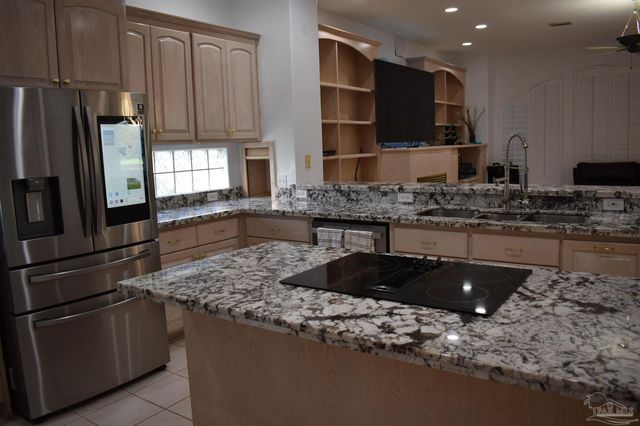 5542 Oakmont Dr, Pace, FL 32571