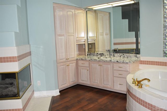 5542 Oakmont Dr, Pace, FL 32571