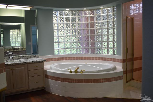 5542 Oakmont Dr, Pace, FL 32571