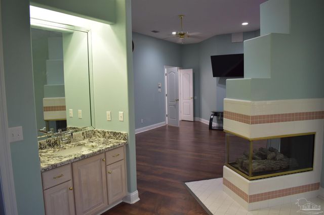 5542 Oakmont Dr, Pace, FL 32571