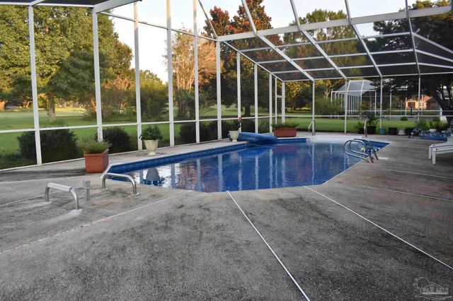 5542 Oakmont Dr, Pace, FL 32571