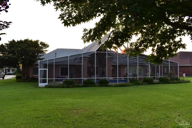 5542 Oakmont Dr, Pace, FL 32571