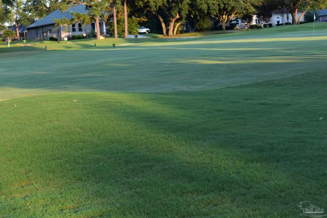 5542 Oakmont Dr, Pace, FL 32571