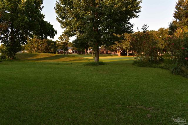 5542 Oakmont Dr, Pace, FL 32571