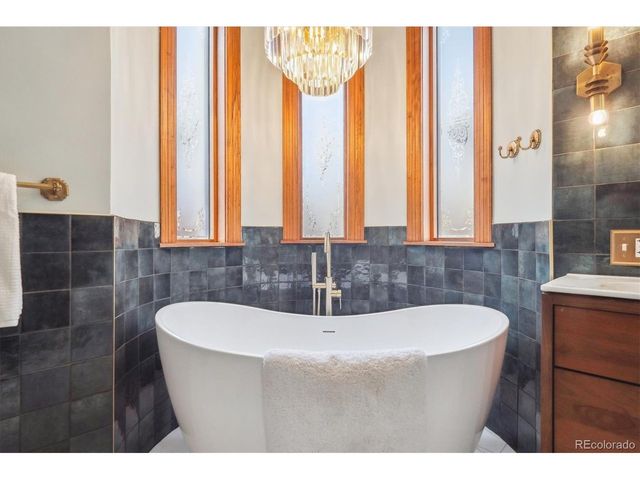 1022 N Pearl St 101, Denver, CO 80203