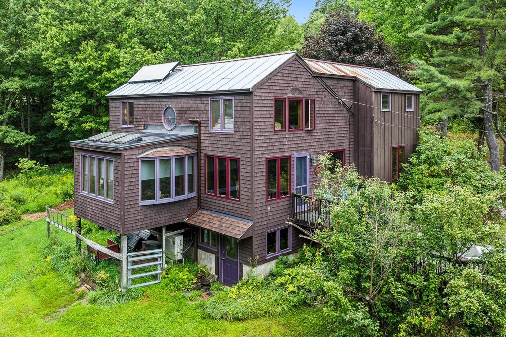 13 Poor Farm Road, Hartland, VT 05048