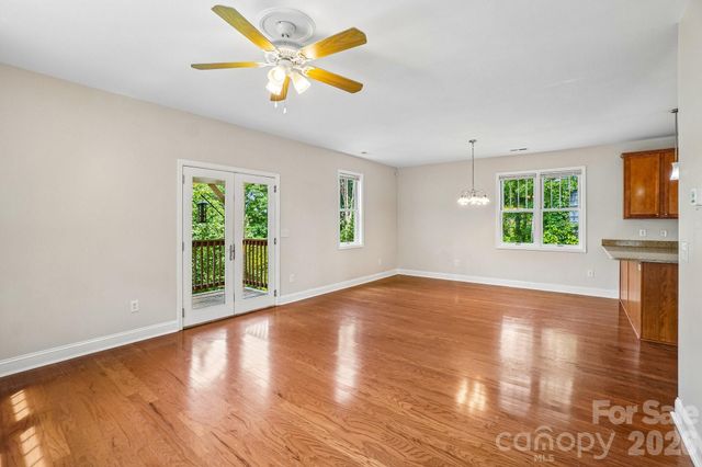 25 Houston Street, Asheville, NC 28801