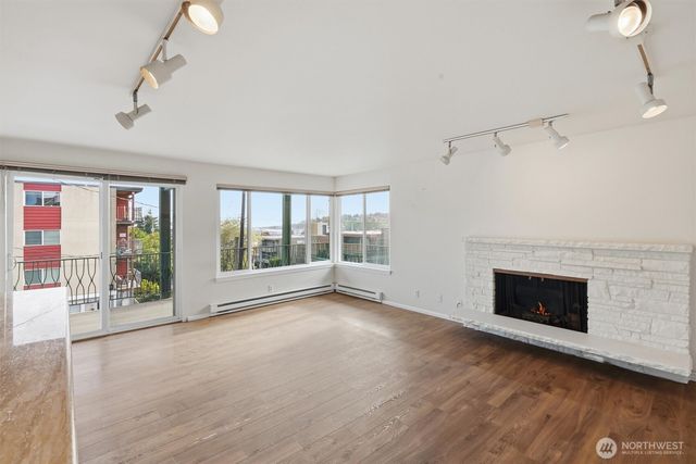 1318 W Barrett Street, Seattle, WA 98119