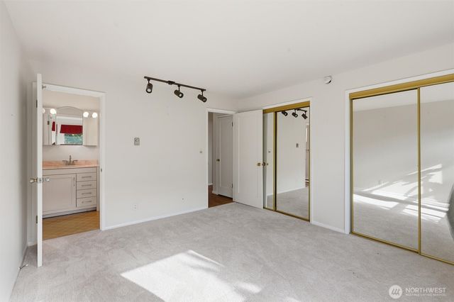 1318 W Barrett Street, Seattle, WA 98119