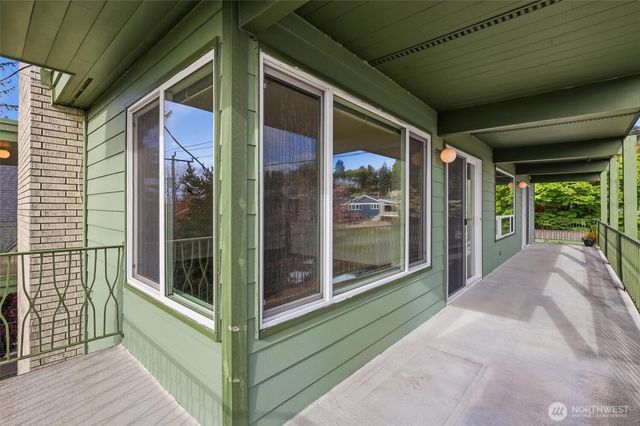 1318 W Barrett Street, Seattle, WA 98119