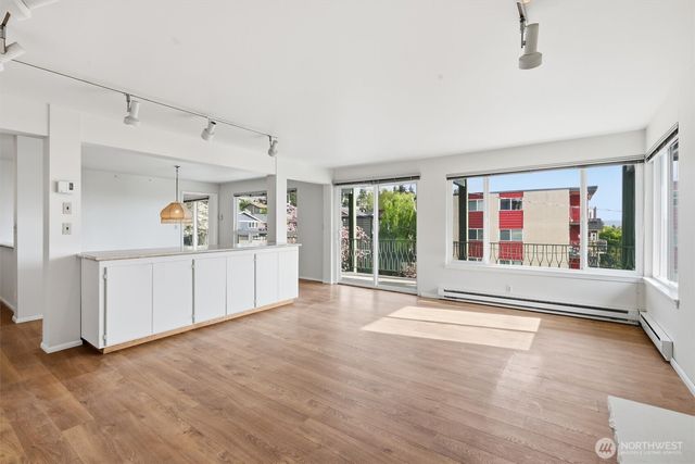 1318 W Barrett Street, Seattle, WA 98119