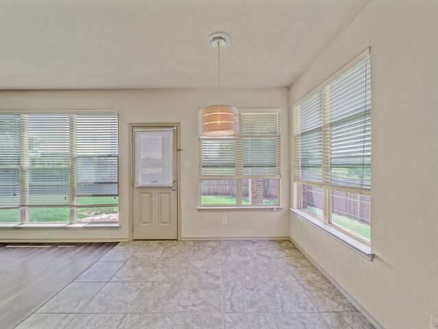 920 Macaw Way, Desoto, TX 75115