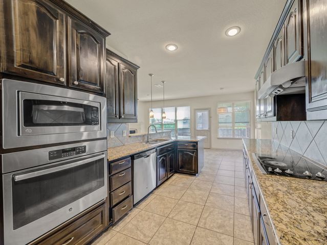 920 Macaw Way, Desoto, TX 75115