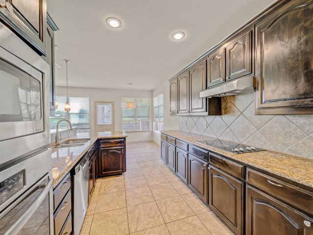 920 Macaw Way, Desoto, TX 75115