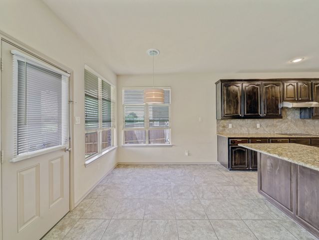 920 Macaw Way, Desoto, TX 75115