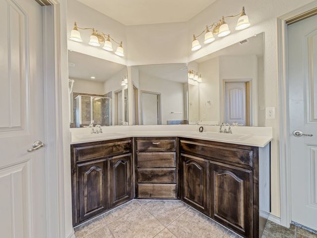 920 Macaw Way, Desoto, TX 75115