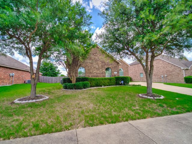 920 Macaw Way, Desoto, TX 75115