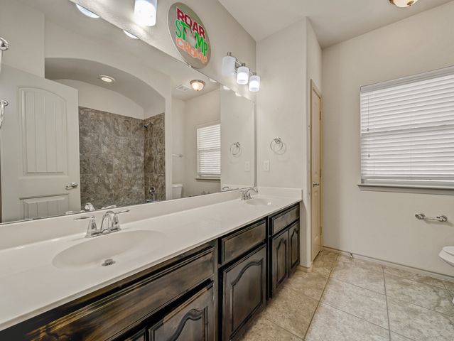 920 Macaw Way, Desoto, TX 75115