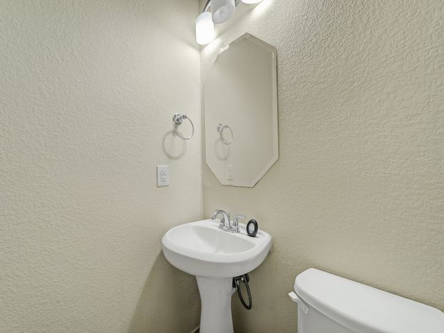 920 Macaw Way, Desoto, TX 75115
