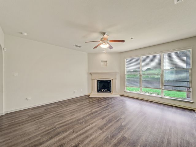 920 Macaw Way, Desoto, TX 75115