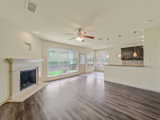 920 Macaw Way, Desoto, TX 75115