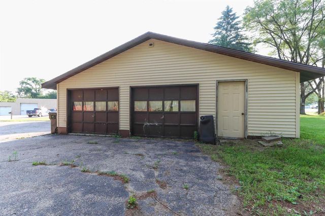 1404 CHURCHILL STREET, Waupaca, WI 54981
