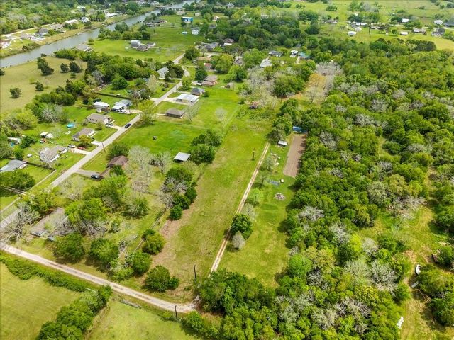 8011 Custer Street, Hitchcock, TX 77563
