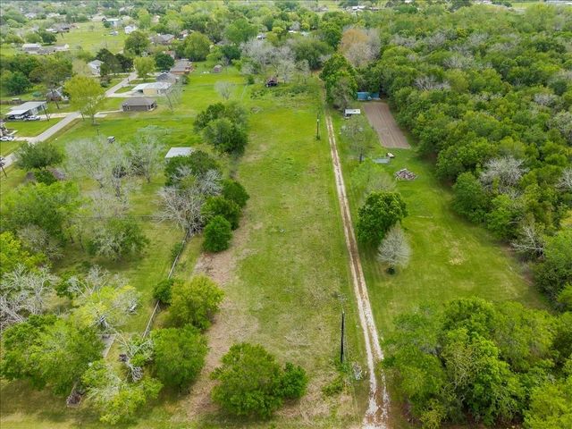 8011 Custer Street, Hitchcock, TX 77563