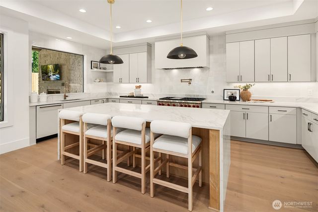 12606 NE 102nd Place, Kirkland, WA 98033