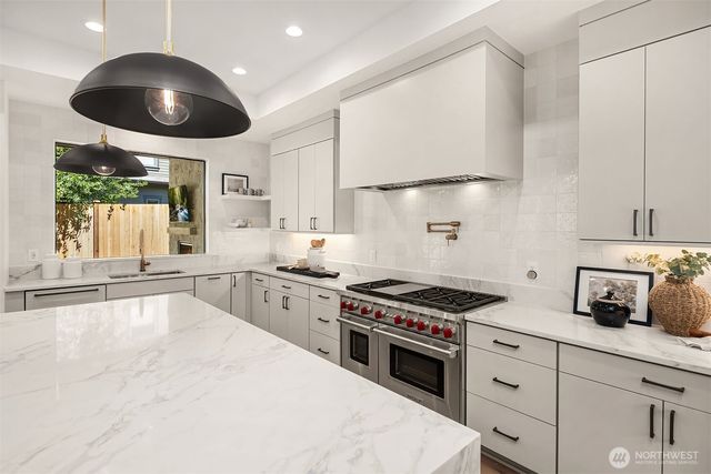 12606 NE 102nd Place, Kirkland, WA 98033