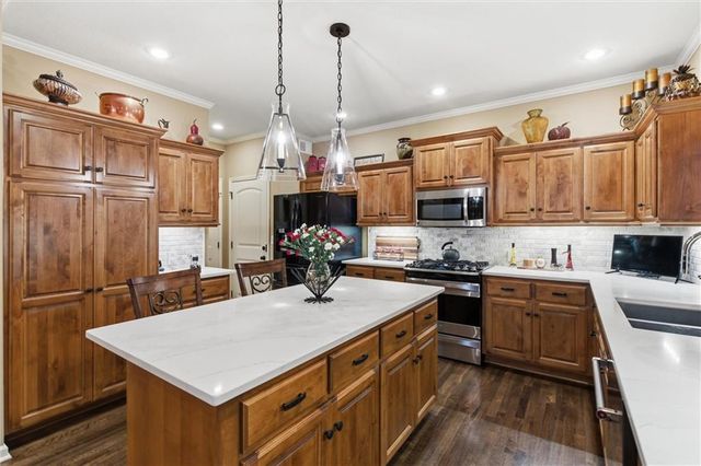 15703 Lowell Lane, Overland Park, KS 66223