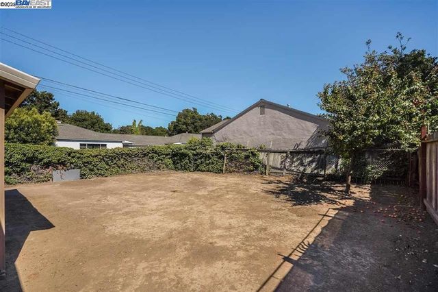 1621 D ST, Hayward, CA 94541