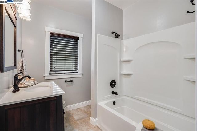 1621 D ST, Hayward, CA 94541