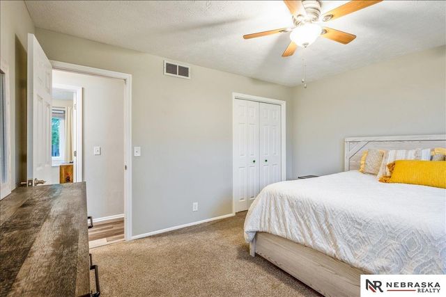 15931 Arbor Circle, Omaha, NE 68130