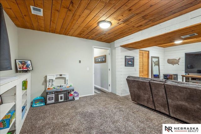 15931 Arbor Circle, Omaha, NE 68130