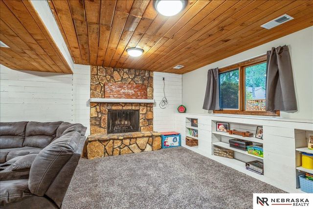 15931 Arbor Circle, Omaha, NE 68130