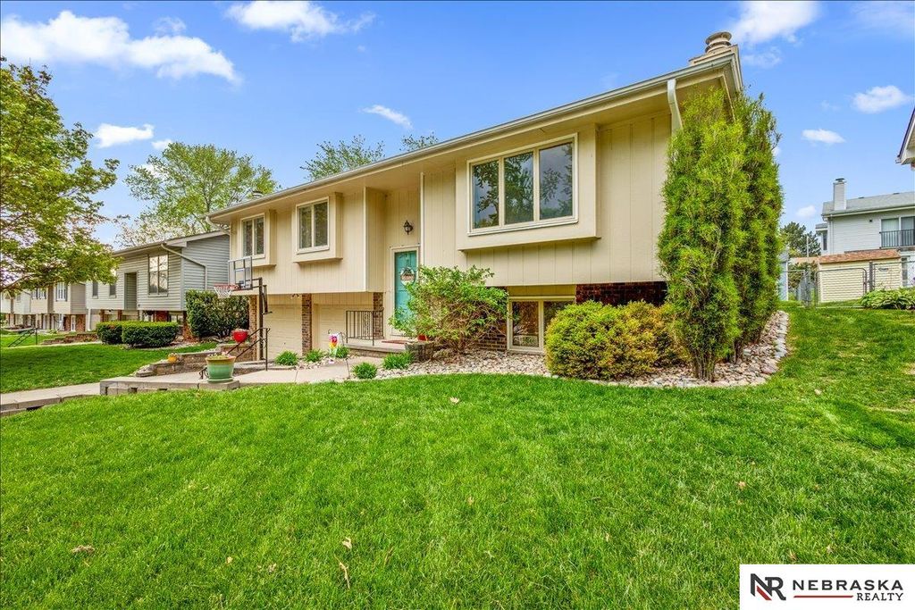 15931 Arbor Circle, Omaha, NE 68130
