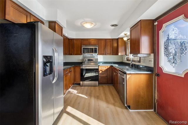 3210 Sell Street, Commerce Twp, MI 48390