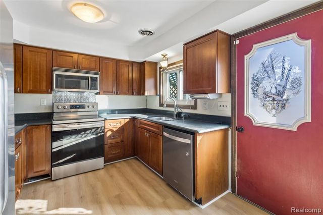 3210 Sell Street, Commerce Twp, MI 48390